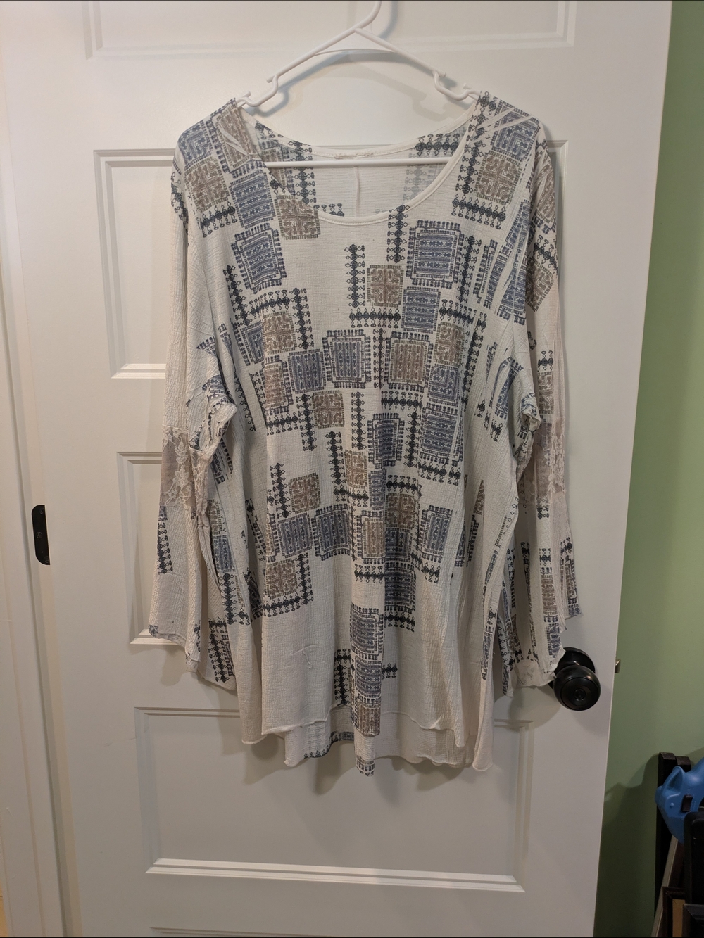 Women’s Cream Patterned Long-Sleeve Tunic Top